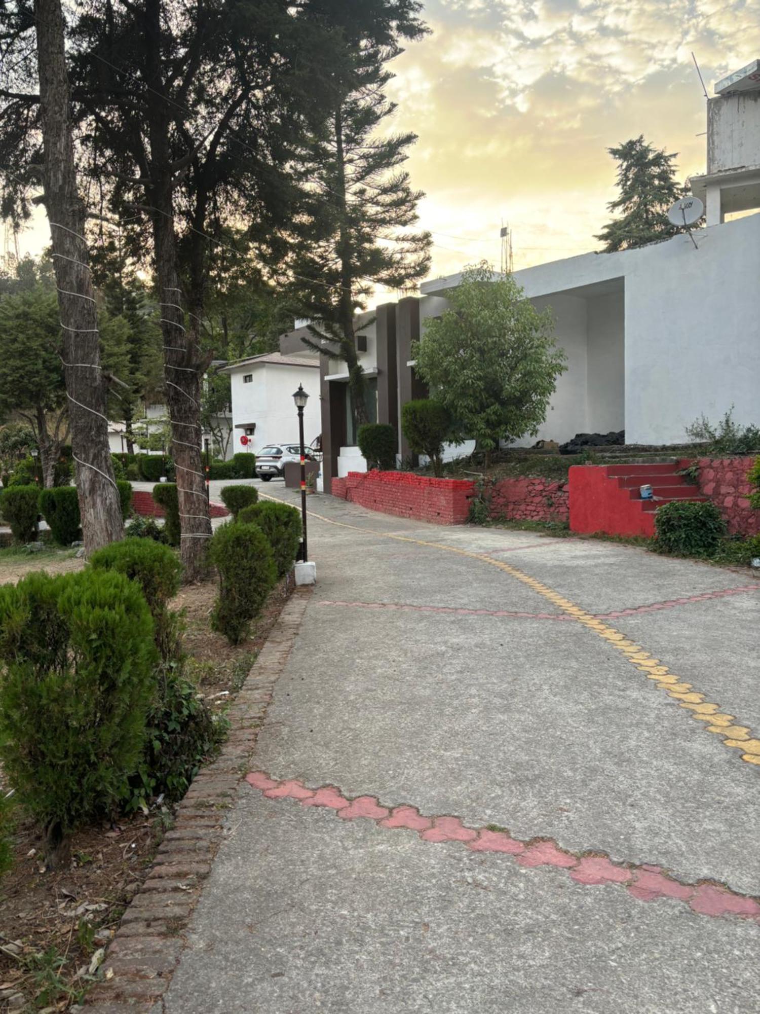 Shikha Resort Ewentbliz Bhīm Tāl Zewnętrze zdjęcie
